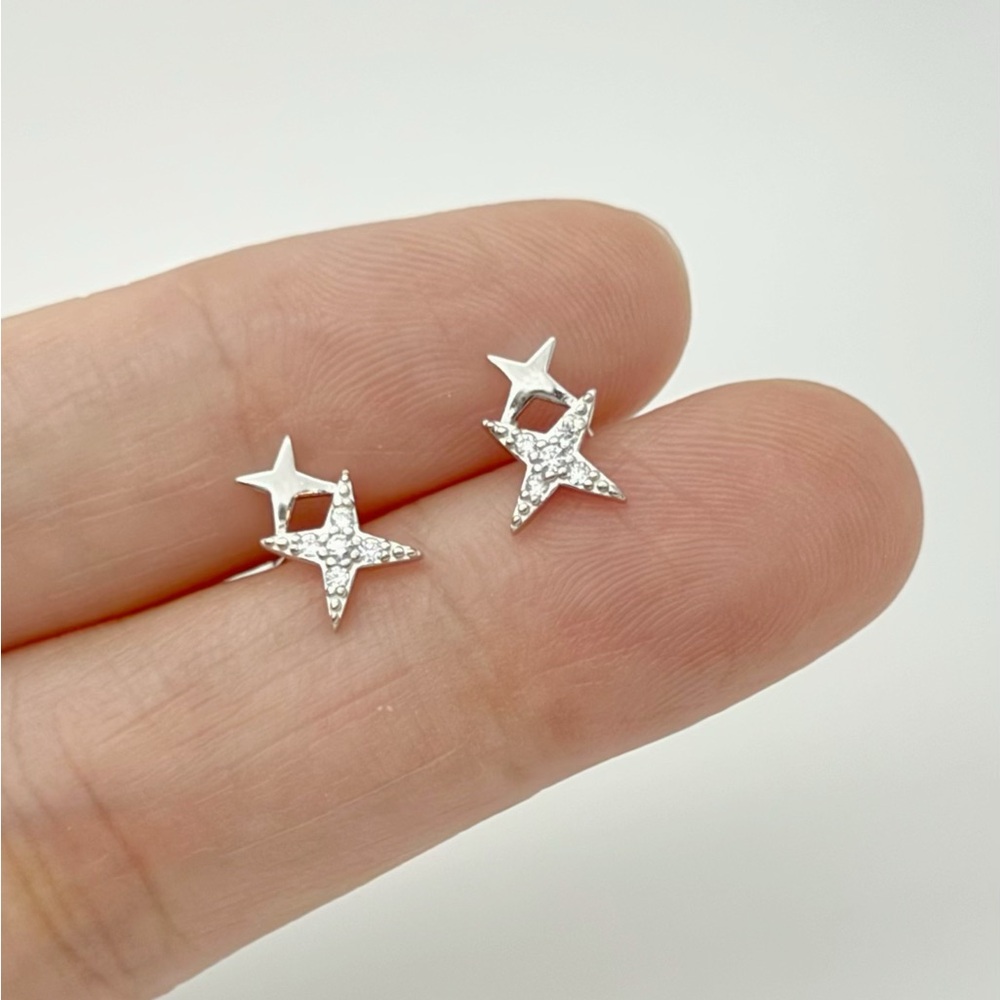 Sparkling Silver Tiny CZ Diamonds Star Stud Earrings- ECZ023